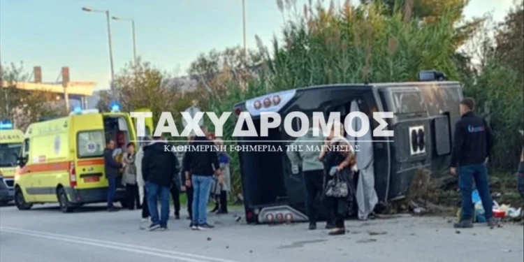 Autobusi me 40 pelegrinë aksidentohet pranë Athinës, 12 persona të lënduar