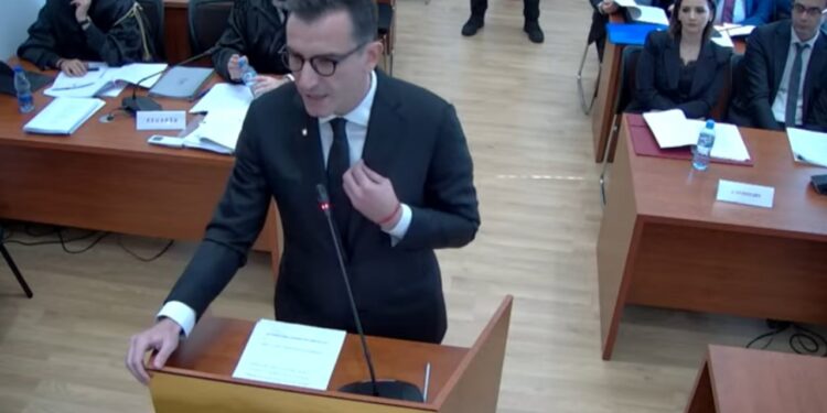 Avokatët e Veliajt përballen me prokurorin e SPAK në një seancë të mbajtur për sekret: Kryebashkiaku do të ketë akses në dosje. Ja si i përgjigjet prokurori.