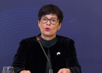 "BE: Një realitet i prekshëm për shqiptarët" / Marta Kos në Tiranë: Shfrytëzoni dy vitet e mbetura për t'u përgatitur...