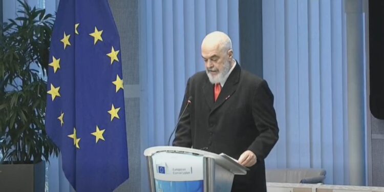 "BE ka përfituar çdo herë që ka ftuar anëtarë të rinj në klubin e saj", thotë Rama nga Brukseli: Shqipëria është gati për t'u bashkuar.