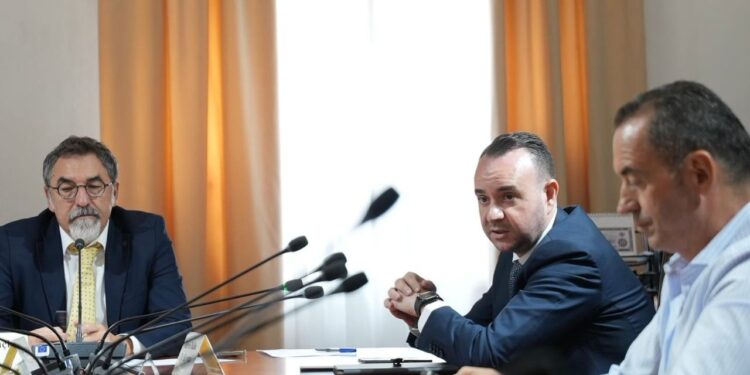 Balliu kritikon policinë në Komisionin e Sigurisë: Po zbulohen operacionet, në aeroport nuk ka asnjë oficer…