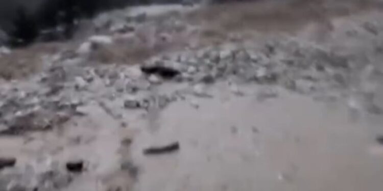 Banorët dhe familjet e Thethit evakuohen për shkak të motit të keq