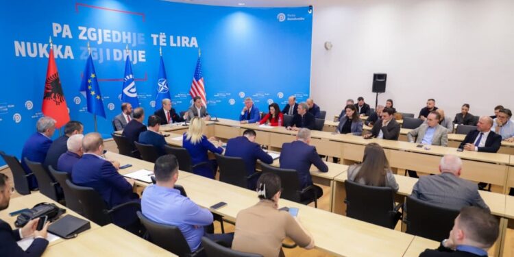 Bardhi zbulon mesazhet e telefonit nga dosja e Prokurorisë për tunelin e Llogorasë.