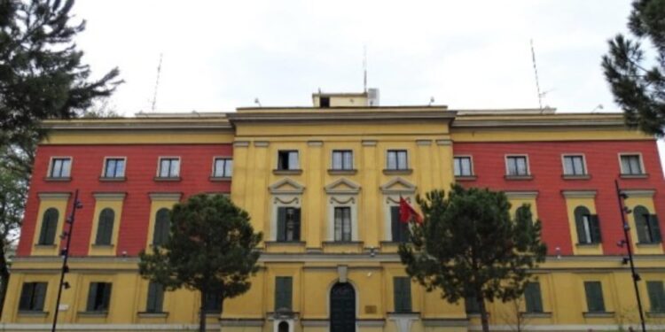 “Bashkëbisedimi Online po shoqërohet nga vështirësi”, thotë Ministria e Financave për Top Channel: Procedura e hartimit vazhdon.