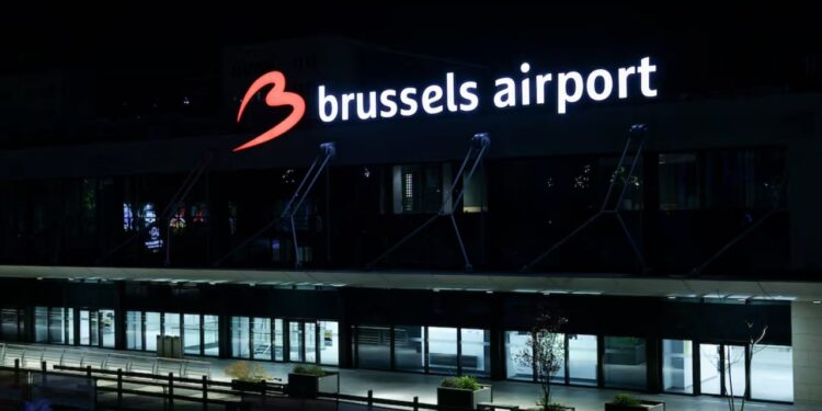 Belgji në alarm, dy aeroportet kryesore mbyllen për shkak të disa dronëve në ajër.