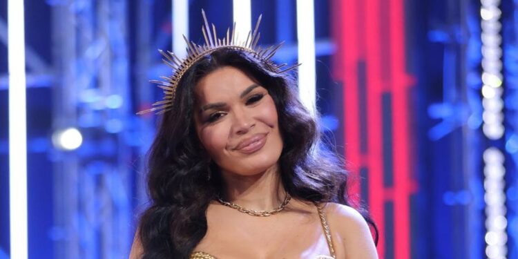 Besa Kokëdhima ndan imazhin e parë nga ceremonia e saj të martesës së fshehtë!