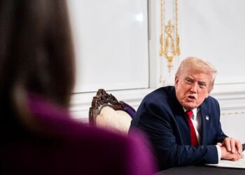 Biden kritikohen për pranimin e qytetarëve afganë në SHBA/ Trump e poshtëron gazetaren në konferencën për shtyp: Je budallaqe?