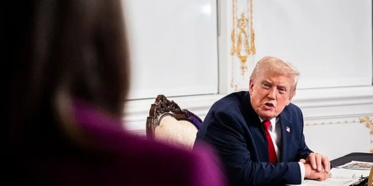 Biden kritikohen për pranimin e qytetarëve afganë në SHBA/ Trump e poshtëron gazetaren në konferencën për shtyp: Je budallaqe?