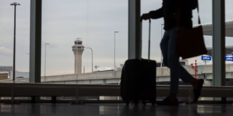 Bllokimi i Qeverisë Amerikane, SHBA do të reduktojë fluturimet në 40 aeroporte.