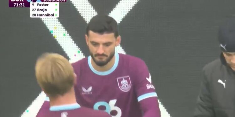 Broja kthehet në fushë, sulmuesi përfundon rikuperimin nga dëmtimi me Kombëtaren dhe luan ndaj ish-skuadrës së tij.