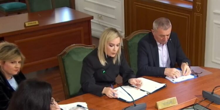 Buxheti për vitin 2026: Presidenca tregojnë kënaqësi edhe për uljen e 14 milionë lekëve. Manja: Çfarë i morët Presidentit, dërgojeni Autoritetit të Dosjeve.