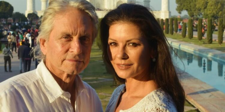 Catherine Zeta-Jones dhe Michael Douglas shënojnë 25 vjet martesë: Të dua ashtu si në fillim.