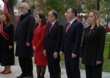 Ceremonia e ngritjes së flamurit në Vlorë, merr pjesë kryeministri Rama dhe Presidenti Begaj