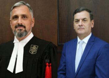 “Çfarë e mban opozitën në heshtje përballë veprimeve të Sokol Sadushit në Gjykatën e Lartë dhe akuza për manipulim votash për Gjykatësit Kushtetues?”