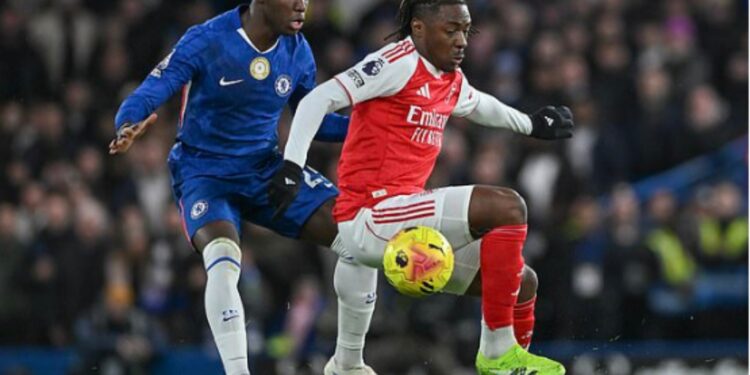 Chelsea ndal Arsenalin, ‘Blutë’ në disavantazh numerik arrijnë të sigurojnë një pikë ndaj liderëve të Premier League.