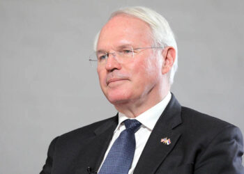 Christopher Hill dëshmon sot në Hagë për çështjen e Thaçit dhe të tjerëve.