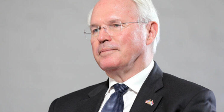 Christopher Hill dëshmon sot në Hagë për çështjen e Thaçit dhe të tjerëve.