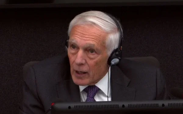 Clark: Sipas mënyrës time të të parit, Çeku ka qenë personi përgjegjës për ngjarjet.