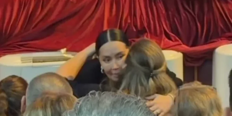 Dafina Zeqiri emocionale gjatë homazheve për Shapat Kasapin