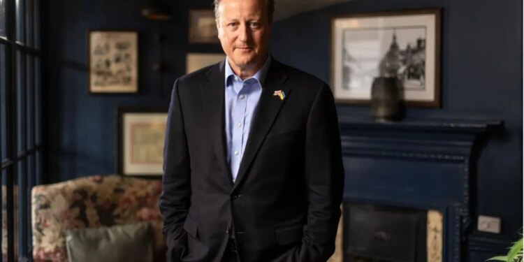 David Cameron diagnostikohet me kancer të prostatës, rrëfen si e zbuloi sëmundjen.