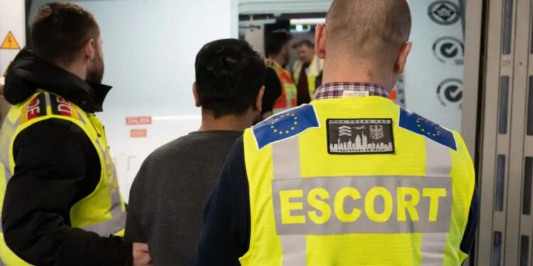 Debati mbi dëbimet nga Gjermania, Merz: Konflikti në Siri ka përfunduar, nuk ekziston asnjë motiv për dhënien e azilit