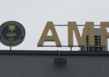 “Dëgjohet teksa kërkon 60 mijë lekë për të nxjerrë makinën nga pika e bllokimit” / AMP dhe SPAK arrestojnë policin e korruptuar.