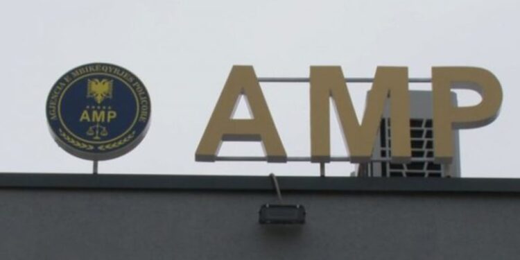 “Dëgjohet teksa kërkon 60 mijë lekë për të nxjerrë makinën nga pika e bllokimit” / AMP dhe SPAK arrestojnë policin e korruptuar.