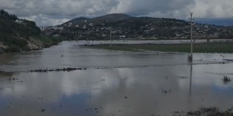 Dëmet nga përmbytjet: Uji po tërhiqet në disa zona, pasoja të vështira për qindra familje