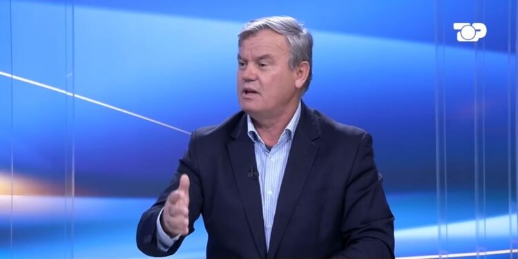 Deputetët e PD në Kuvend me automjete 150 mijë euro, Nikoll Lesi në 'Shqipëria Live': Rama dhe Berisha kanë arritur një marrëveshje të fshehtë.