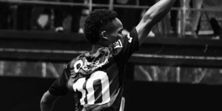 Dëshmia e re për vdekjen e futbollistit 16-vjeçar: Babai thotë se e qëlluan në kokë në shtëpi, jo nga një plumb qorr.