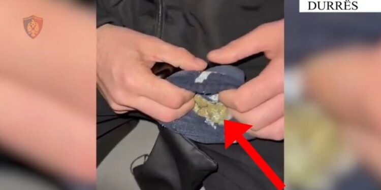 Droga afër gjimnazeve: 12 të arrestuar në Durrës, zbulohen liderët e grupit