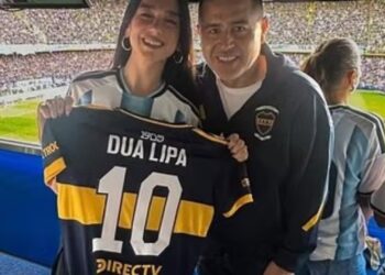 Dua Lipa impresionohet nga derbi i zjarrtë Boca-River Plate, këngëtarja e njohur pozon me legjendën argjentinase…