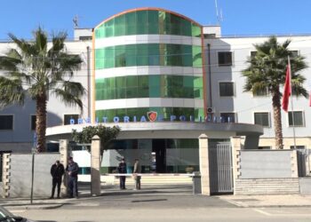 Durrës: Rini arrestohet pasi goditi fatalisht një fëmijë 2-vjeçar dhe iu gjet droga.