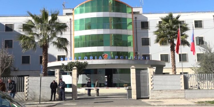 Durrës: Rini arrestohet pasi goditi fatalisht një fëmijë 2-vjeçar dhe iu gjet droga.