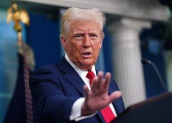 Dy ditë që shokuan Trumpin, analiza nga CNN: Dobësimi i mitit të pushtetit të pakufizuar.