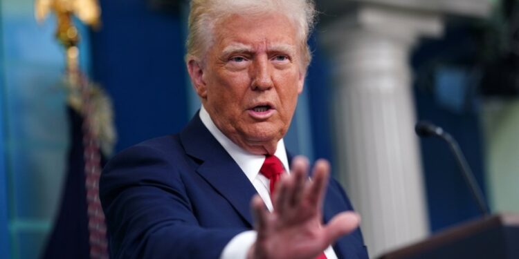 Dy ditë që shokuan Trumpin, analiza nga CNN: Dobësimi i mitit të pushtetit të pakufizuar.