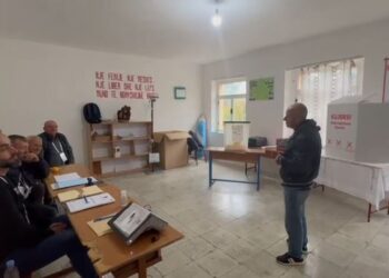 Dy orë pa votues në Dukat: I pranishmi harron kartën e identitetit dhe nuk mund të rikthehet më.