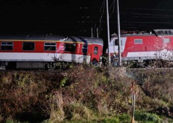 Dy trena përplasen afër Bratislavës, raportohen shumë të lënduar