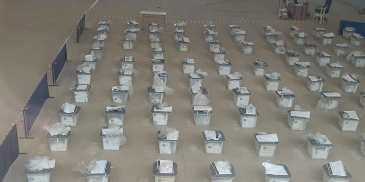 Dyshimet për manipulime zgjedhor në Mitrovicë: PDK-ja kërkon rikthim në votim, kompania thekson se ka pasur gabime teknike.