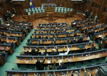 Ekspertët: Zgjedhjet e dhjetorit mund të rezultojnë në koalicione të çuditshme.