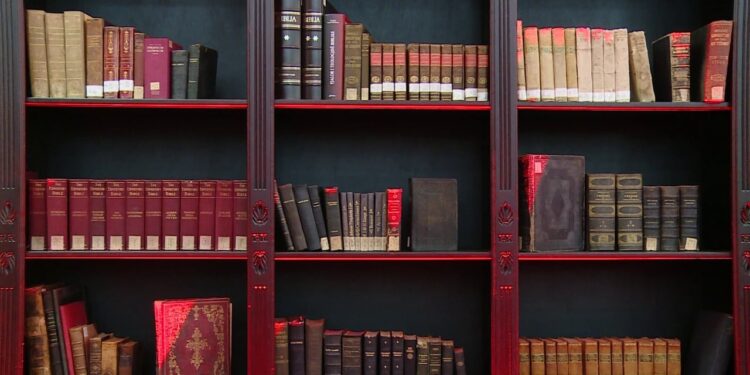 Ekspozita e Shkrimeve Të Shenjta: 452 Dokumente Në Bibliotekën Kombëtare