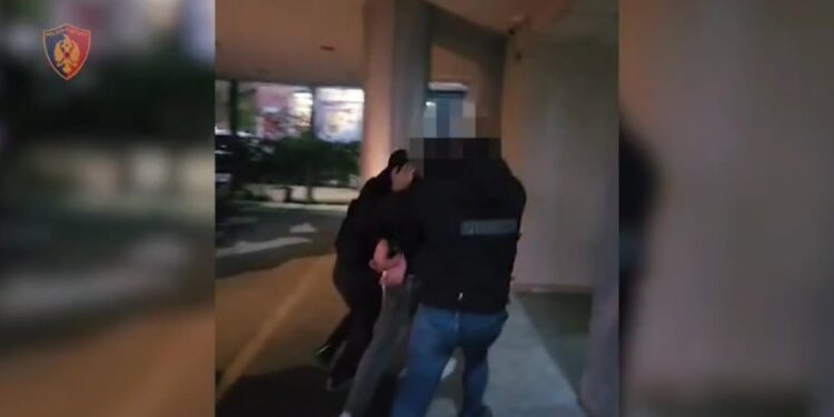 Emri/Krijoi profil fallco në rrjetet sociale me logo dhe emrin e një banke, duke ofruar kredi të paautorizuara; një i arrestuar dhe dy të tjetër në hetim në Tiranë.