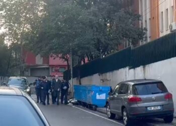 Erald Elezi dhe Gentian Gjyli shfaqen në GJKKO, pritet të vendoset masa e sigurisë për ta.