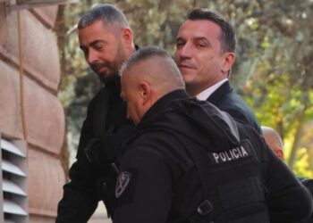 Erion Veliaj kthehet si kryetar bashkie: Gjykata Kushtetuese shpall të paligjshëm shkarkimin nga qeveria!