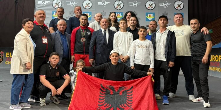 Ertjan Kofsha, i treti në Europë në peshngritje me 2 medalje bronzi, arrin të thyejë 4 rekorde europiane.