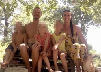 Familja e izoluar humbet përkujdesjen për tre fëmijët pas ndërhyrjes së autoriteteve italiane.