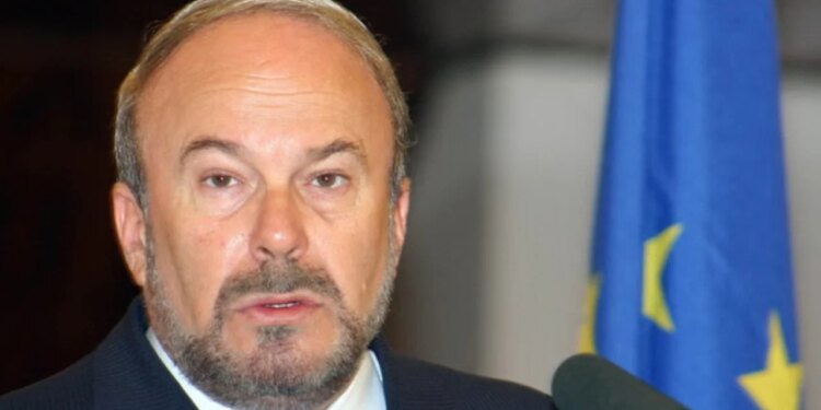 Fatos Nano: Ndikimi i tij në politikë, qoftë në qeveri apo pas hekurave - Artikulli i ‘The Guardian’ mbi transferimin e qetë të pushtetit