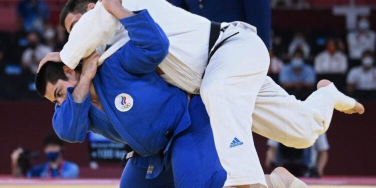 Federata Botërore e Xhudos jep lajmin e mirë; sportistët rusë kthehen në garë me flamurin dhe himnin e tyre