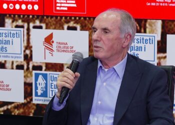 "Fillimet" e Preç Zogajt: Publicisti rikujton Dhjetorin e 1990-ës dhe nxjerr në pah se pluralizmi nuk erdhi plotësisht i shëndoshë.