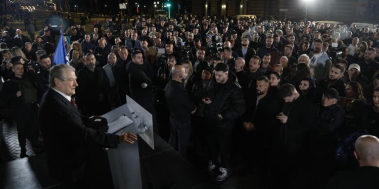 “Foltore 2”: Protesta e opozitës përfundon përpara Kryeministrisë, Berisha: Do të mblidhemi çdo javë deri sa…